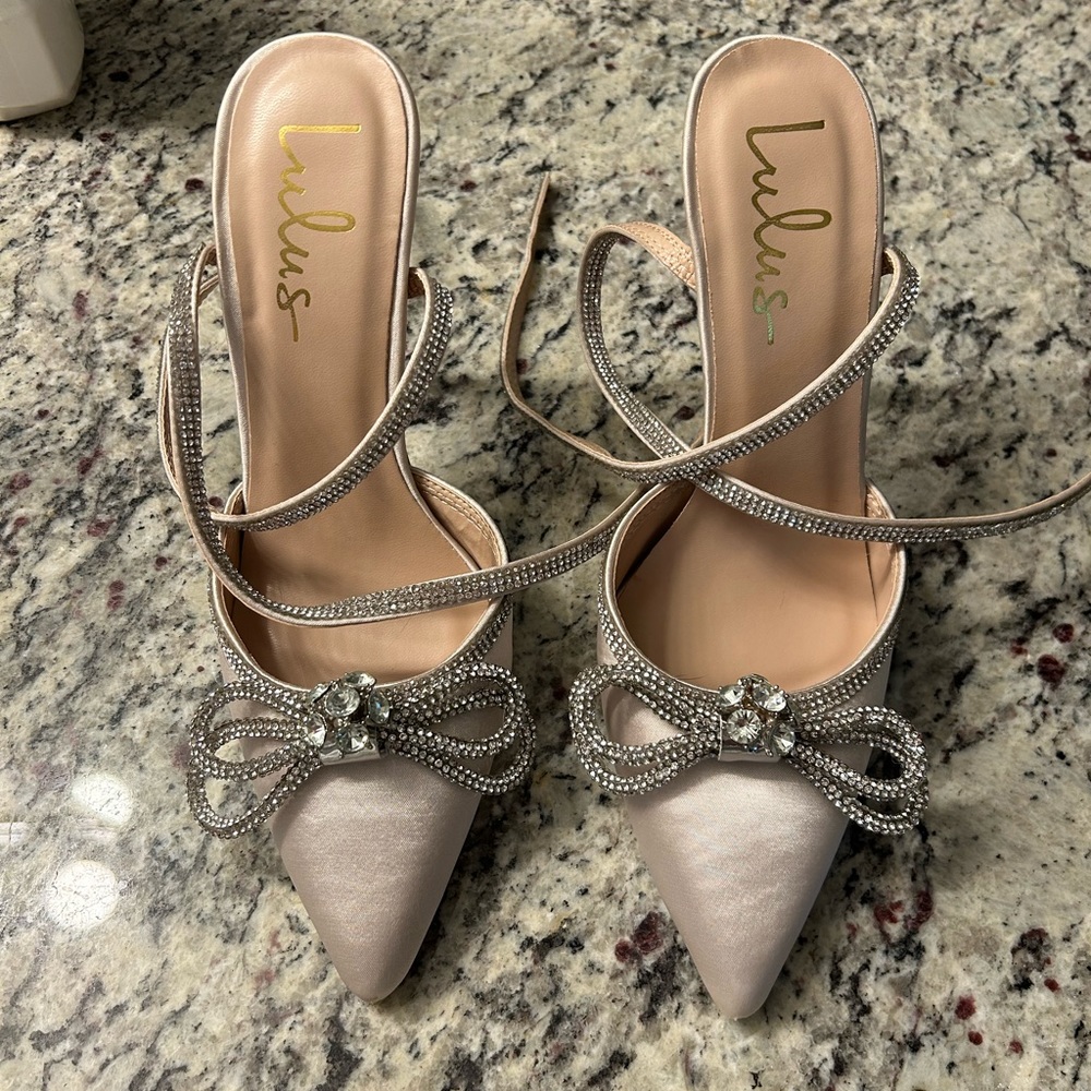 Bow heels